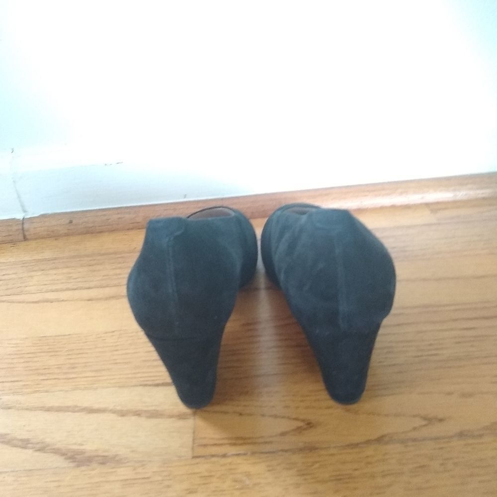 Botkier Round Tip Pumps Euc Size 6 - image 4